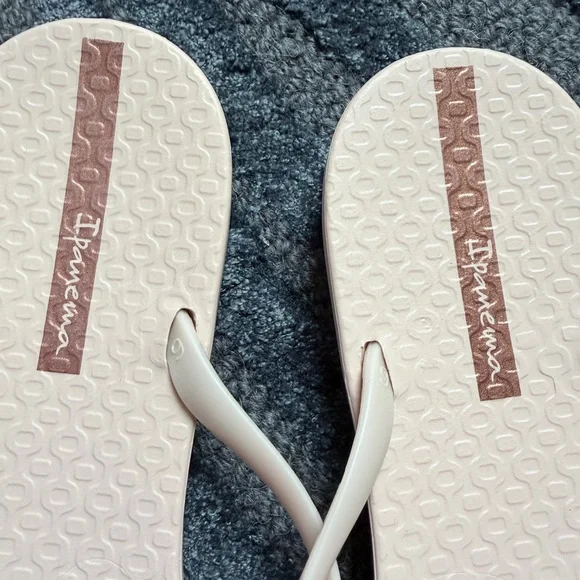 Ipanema Gold Heart Sandals - Picture 4 of 6